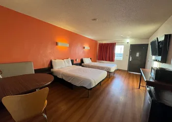 Super 8 by Wyndham Kannapolis hotel thumbnail 6