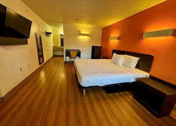 Super 8 by Wyndham Kannapolis hotel thumbnail 7