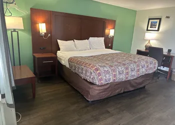 Hillcrest Motel By OYO Aurora IN Near Lawrenceburg hotel thumbnail 4