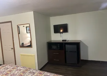 Hillcrest Motel By OYO Aurora IN Near Lawrenceburg hotel thumbnail 5