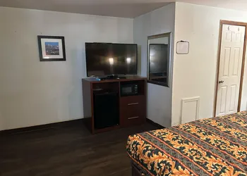 Hillcrest Motel By OYO Aurora IN Near Lawrenceburg hotel thumbnail 7
