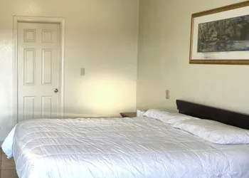 Cole Manor Motel By Oyo Love Field Market Center hotel thumbnail 3