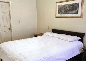 Cole Manor Motel By Oyo Love Field Market Center hotel thumbnail 6
