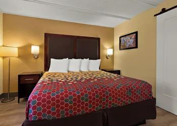 Kings House Motor Hotel, a Dazzler Select by Wyndham hotel thumbnail 7