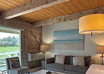 The Island Inn on Martha's Vineyard hotel thumbnail 2