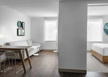 Element Calgary Downtown hotel thumbnail 4
