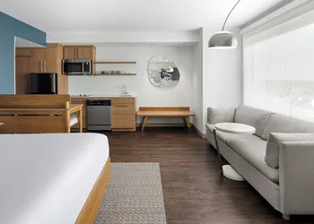 Element Calgary Downtown hotel thumbnail 8