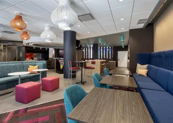 Tru by Hilton Montreal centre-ville hotel thumbnail 2