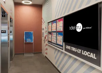 Tru by Hilton Montreal centre-ville hotel thumbnail 5