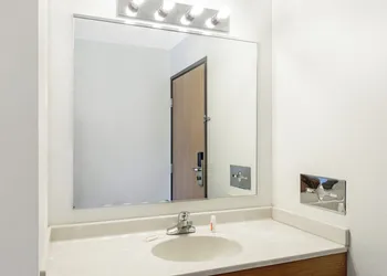 Budget Inn and Suites hotel thumbnail 3