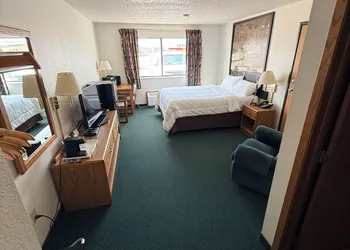 Budget Inn and Suites hotel thumbnail 4