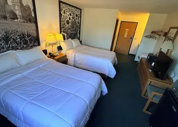 Budget Inn and Suites hotel thumbnail 5