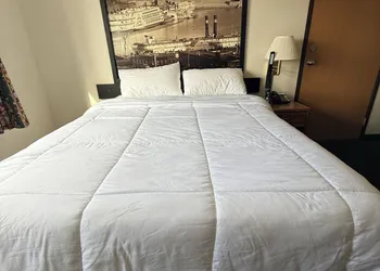 Budget Inn and Suites hotel thumbnail 7
