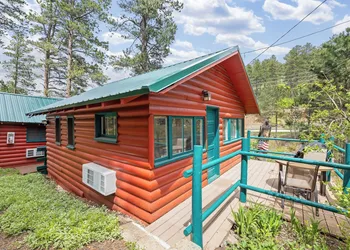 Ponderosa Pines hotel thumbnail 3