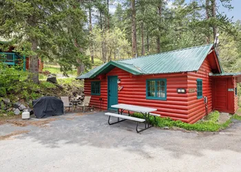 Ponderosa Pines hotel thumbnail 6