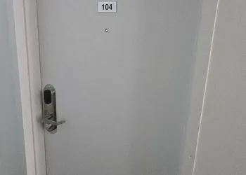 New Royal Inn hotel thumbnail 3