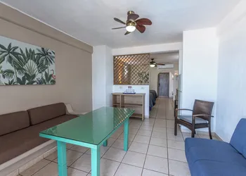 Torreblanca Beach Hotel and Suites Guayabitos - Desayuno y Comida Incluido hotel thumbnail 4