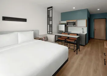 StudioRes by Marriott Fort Myers Airport hotel thumbnail 8