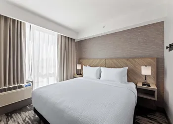 Sandman Signature Dallas Las Colinas Hotel & Suites hotel thumbnail 6