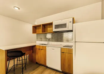 LivAway Suites Seattle-Renton hotel thumbnail 6
