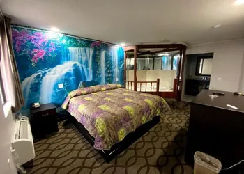 Deluxe Inn hotel thumbnail 6