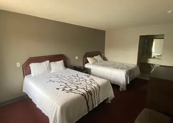 Deluxe Inn hotel thumbnail 7