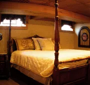 Chateau Connellsville hotel detail image 4