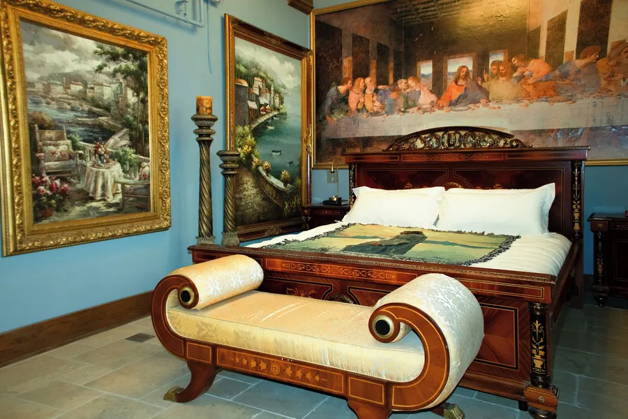 Chateau Connellsville hotel detail image 6