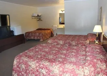 The Way Inn by OYO Spencer hotel thumbnail 3