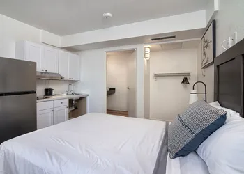Varsity West hotel thumbnail 4