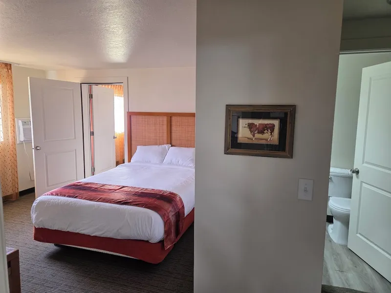 New Western Inn & Suites hotel detail image 2