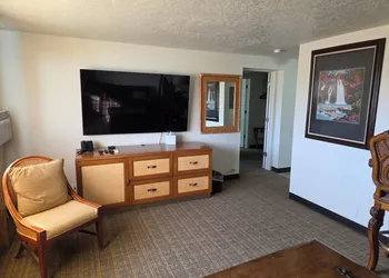 New Western Inn & Suites hotel thumbnail 6