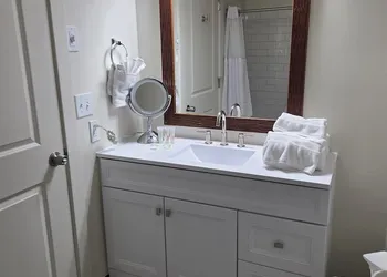 New Western Inn & Suites hotel thumbnail 7
