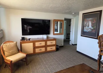 New Western Inn & Suites hotel thumbnail 6