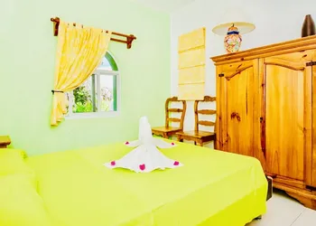Room-deluxe Family Budget Balcony Room w hotel thumbnail 2