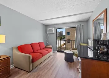 Capital O Sunset Waves Hotel Myrtle Beach Oceanfront hotel thumbnail 8