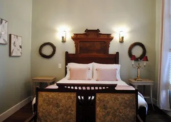 The Lodge at Old City Hall hotel thumbnail 3
