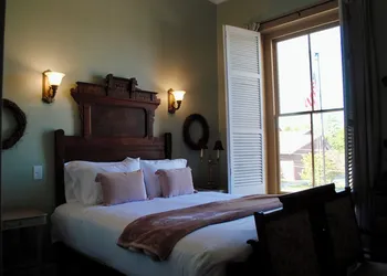 The Lodge at Old City Hall hotel thumbnail 4
