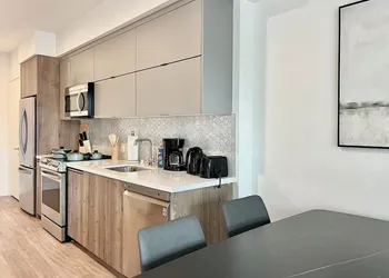 Stylish Westwood Apartment hotel thumbnail 7