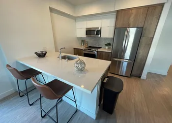 Stylish Westwood Apartment hotel thumbnail 8