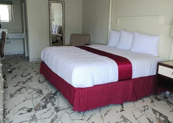 Super Inn Motel hotel thumbnail 3