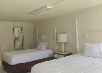 Super Inn Motel hotel thumbnail 5