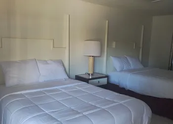 Super Inn Motel hotel thumbnail 7
