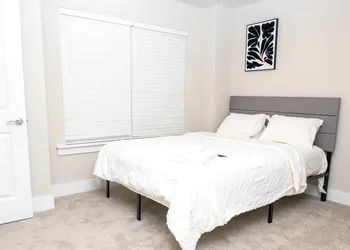 Modern Home near Plaza Midwood hotel thumbnail 6