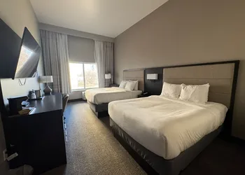 Surface Boutique Hotel Will Rogers AIrport, Restaurant & Bar hotel thumbnail 3