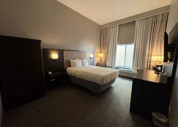 Surface Boutique Hotel Will Rogers AIrport, Restaurant & Bar hotel thumbnail 4