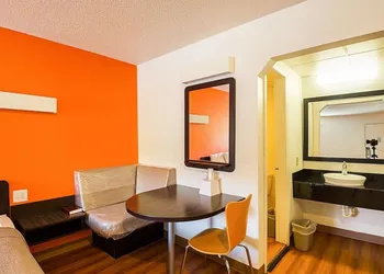 Economy Hotel Kansas City hotel thumbnail 4