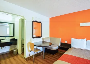 Economy Hotel Kansas City hotel thumbnail 5