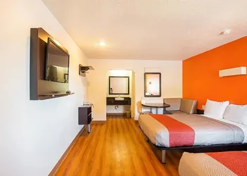 Economy Hotel Kansas City hotel thumbnail 8