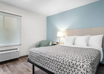 Woodspring Suites Elkhart hotel thumbnail 8